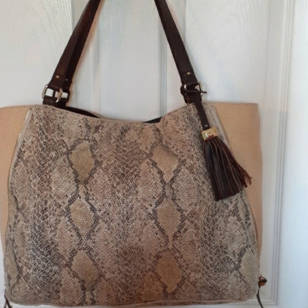 Stella & Dot “The Switch” Snake Print Expandable Tote Shoulder Bag w/ Tassel